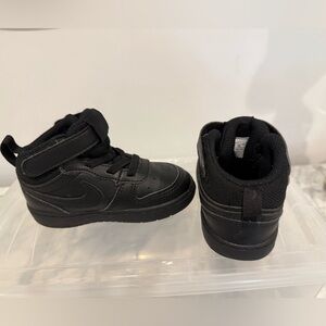 Nike Black Sneakers Low-Top Versatile Design